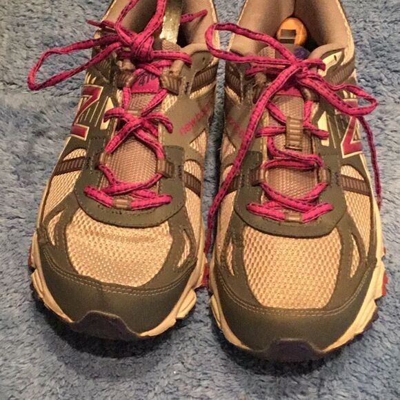 New Balance women’s sneakers - Picture 1 of 4